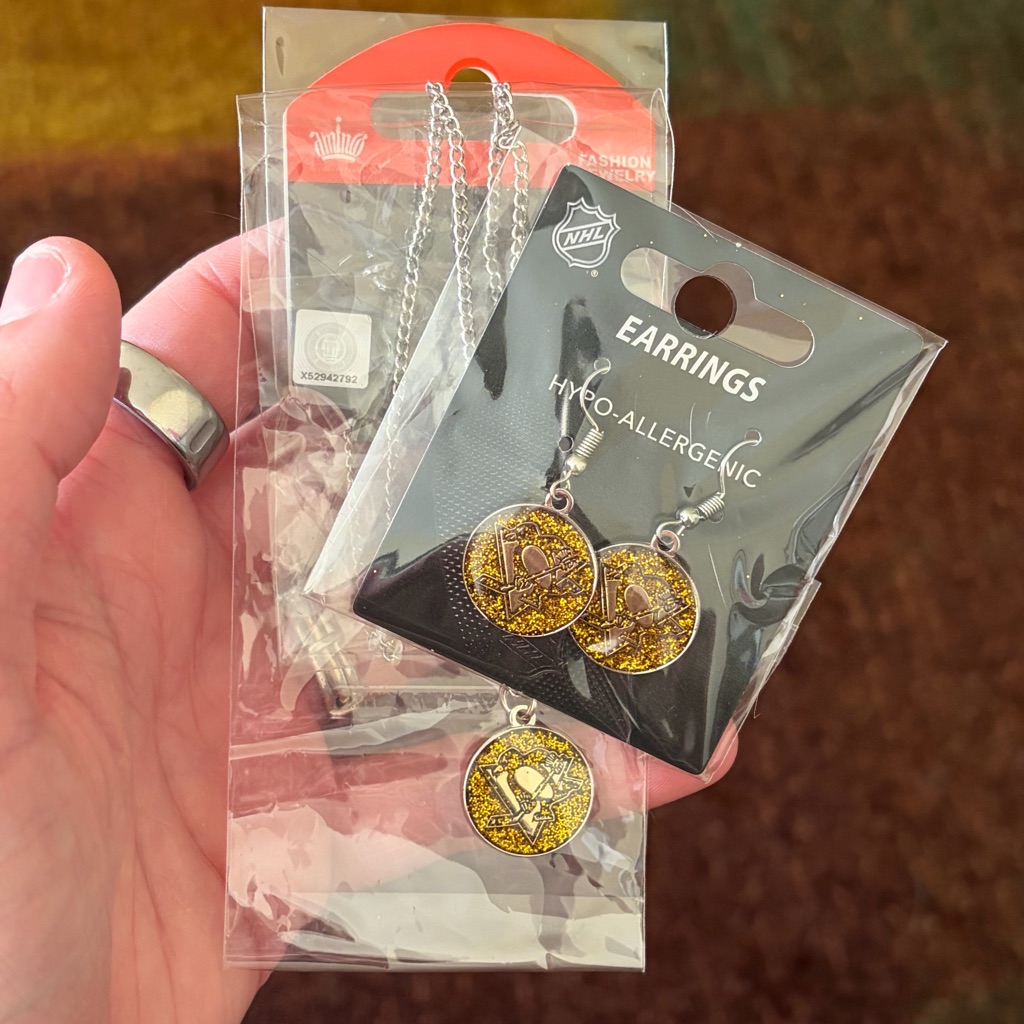 Nhl Penguins Gold And Black Glitter Pendant Necklace With Matching Earrings